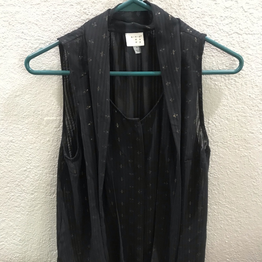 🌵sheer sleeveless blouse🌵